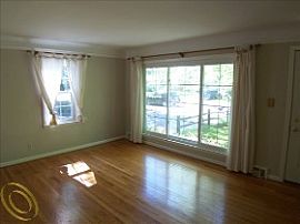 3-Bedroom Ranch with Watkins Lake Access in Waterford, MI (Photo 4 of 6)