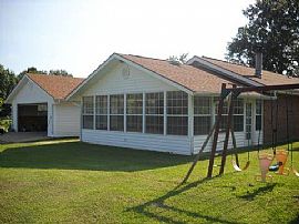 Fantastic 3 Bedroom Home - You'll Love It Here!! in Gulfport, MS (Photo 2 of 5)