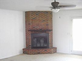 Fantastic 3 Bedroom Home - You'll Love It Here!! in Gulfport, MS (Photo 4 of 5)