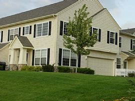 Great 2 Bedroom Private Townhome with Great Views!  in Plymouth, MN