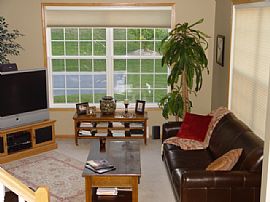 Great 2 Bedroom Private Townhome with Great Views!  in Plymouth, MN (Photo 3 of 9)