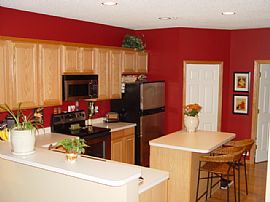 Great 2 Bedroom Private Townhome with Great Views!  in Plymouth, MN (Photo 9 of 9)