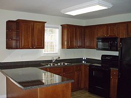 Beautiful 2 Bedroom Townhouse in Gated Community in Norcross, GA (Photo 3 of 12)