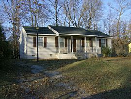 3 Bedroom Ranch Home with Washer and Dryer Hookups in Hopewell, VA