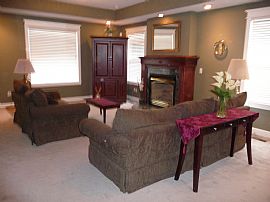 5 Star Fully Furnished Home in Kansas City, MO (Photo 2 of 12)