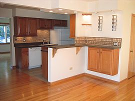 Lisle Townhouse: 3 Level, 3bd, 2.5 Ba in Lisle, IL