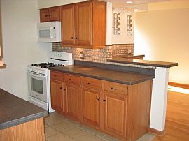 Lisle Townhouse: 3 Level, 3bd, 2.5 Ba in Lisle, IL (Photo 3 of 6)