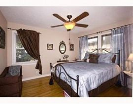 Remodeled 2 Bedroom  Bungalow Home with Whirlpool Bath Tub in Saint Petersburg, FL (Photo 5 of 9)