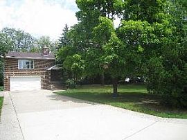 Spacious, Cozy 5 Bedroom Home with 3200 Sq. Ft. in Northbrook, IL