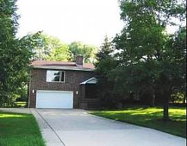 Spacious, Cozy 5 Bedroom Home with 3200 Sq. Ft. in Northbrook, IL (Photo 2 of 5)