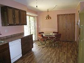 Spacious, Cozy 5 Bedroom Home with 3200 Sq. Ft. in Northbrook, IL (Photo 5 of 5)