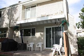 Large 3 Bedroom Luxury Townhouse - Natures Lovers Dream  in Centennial, CO (Photo 2 of 10)