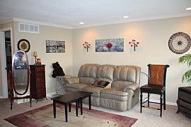 Large 3 Bedroom Luxury Townhouse - Natures Lovers Dream  in Centennial, CO (Photo 3 of 10)