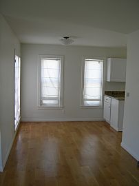 Charming 1 Bedroom Home with Hardwood Floors in West Adams in Los Angeles, CA (Photo 4 of 4)