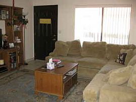 Spacious 3 Bedroom Townhouse on Corner Lot in Phoenix, AZ (Photo 2 of 4)