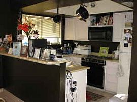 Spacious 3 Bedroom Townhouse on Corner Lot in Phoenix, AZ (Photo 3 of 4)