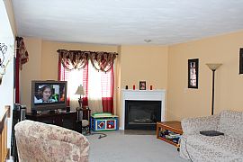 Spacious 2 Bedroom Condo with 2 Car Garage in Salem, MA (Photo 6 of 6)