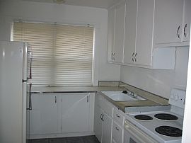 Great 1 Bedroom Home with Hardwood Floors in Ferndale, MI (Photo 3 of 4)