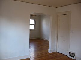 Great 1 Bedroom Home with Hardwood Floors in Ferndale, MI (Photo 4 of 4)