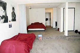 Large Studio in Hollywood, Rooftop Pool, Close to Runyon Canyon in West Hollywood, CA (Photo 4 of 4)