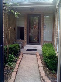 Beautiful 1 Story, 3 Bedroom Home on Golf Course in Houston, TX (Photo 4 of 10)