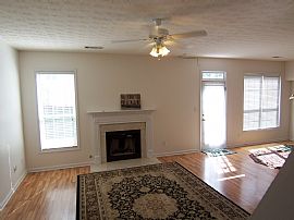 Large 3 Bedroom Townhouse with Open Floor-Plan - Near Marta in Doraville, GA (Photo 4 of 6)
