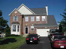 Beautiful and Spacious 4 Bedroom Home with Hardwood Floors in Leesburg, VA