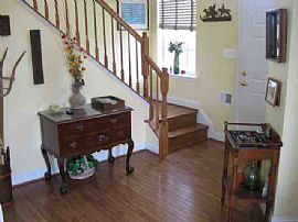 Beautiful and Spacious 4 Bedroom Home with Hardwood Floors in Leesburg, VA (Photo 9 of 11)
