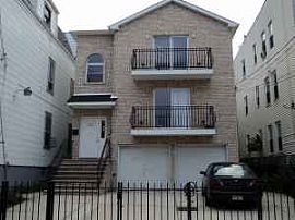 Huge 3br 2ba Apartment Available Now in Newark, NJ