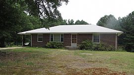 Cute 3 Bedroom Brick Home with Basement in Hiram, GA