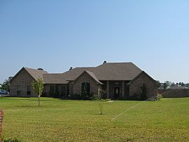 Superb 3 Bedroom Home with Huge Bonus Room in Flint, TX