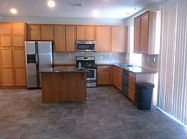 Beautiful 3 Bedroom Home with Large Kitchen in Fontana, CA (Photo 3 of 12)