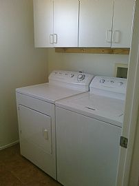 Beautiful 3 Bedroom Home with Large Kitchen in Fontana, CA (Photo 7 of 12)