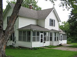 Well-Cared For Older 2 Bedroom Home on Dead-End Street in Stillwater, MN