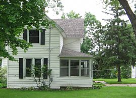 Well-Cared For Older 2 Bedroom Home on Dead-End Street in Stillwater, MN (Photo 11 of 11)