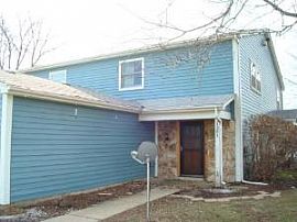 Updated 2 Bedroom Townhouse - Welcomes Section 8 in Aurora, IL