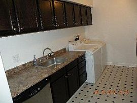 Updated 2 Bedroom Townhouse - Welcomes Section 8 in Aurora, IL (Photo 2 of 3)