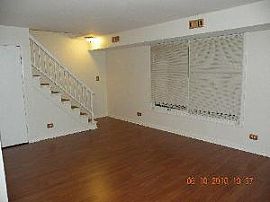 Updated 2 Bedroom Townhouse - Welcomes Section 8 in Aurora, IL (Photo 3 of 3)