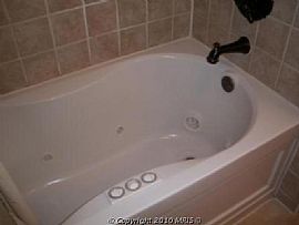 Spacious 3 Bedroom Townhouse on Quiet Street - Backs to Woods in Middle River, MD (Photo 7 of 9)