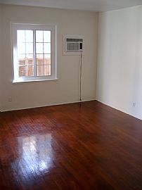 Charming 1 Bedroom Apartment - Move-In Special For July in Valley Village, CA (Photo 3 of 4)