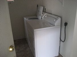 Conducive 3 Bedroom Home in North Phoenix - $1,100 in Phoenix, AZ (Photo 4 of 6)