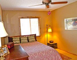 Unique 3 Bedroom Family Home with Beautiful Pool in Sarasota, FL (Photo 4 of 9)