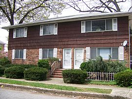 Huge 3 Bedroom Apartment on 1st Floor with Utilities Included in Valley Stream, NY