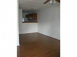Ideal 2 Bedroom Townhouse - Close to Triangle Town Center in Raleigh, NC