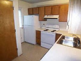 Ideal 2 Bedroom Townhouse - Close to Triangle Town Center in Raleigh, NC (Photo 2 of 5)