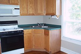 Lovely 2 Bedroom Apartment Heart of Downtown Glen Ellyn       in Glen Ellyn, IL (Photo 2 of 10)