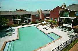 Remodeled 1 Bedroom Apartment with Free Washer and Dryer! in Dallas, TX