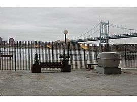  Luxury 2 Bedroom Condo in Shore Towers in Astoria, NY (Photo 5 of 10)