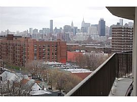  Luxury 2 Bedroom Condo in Shore Towers in Astoria, NY (Photo 6 of 10)