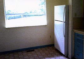 Adorable Two Bedroom Cottage Home in Edmonds, WA (Photo 3 of 6)